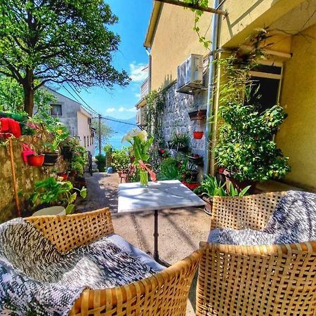 Apartment On The Shore Of The Bay Of Kotor With Free Wi-Fi 외부 사진