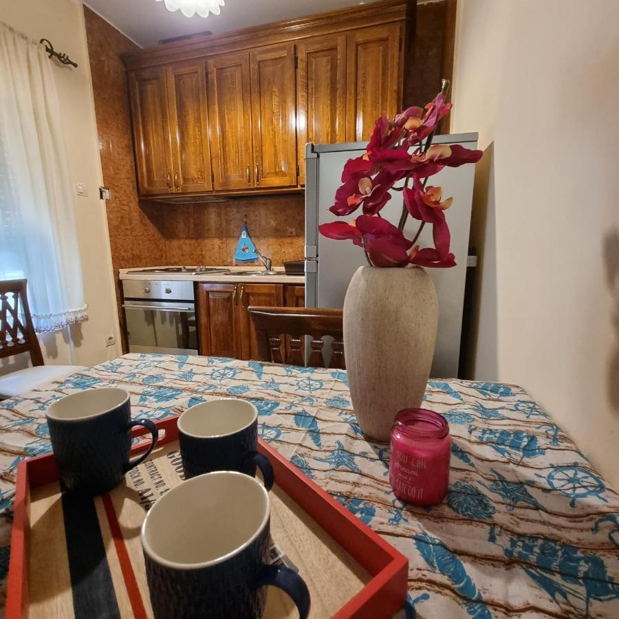 Apartment On The Shore Of The Bay Of Kotor With Free Wi-Fi 외부 사진